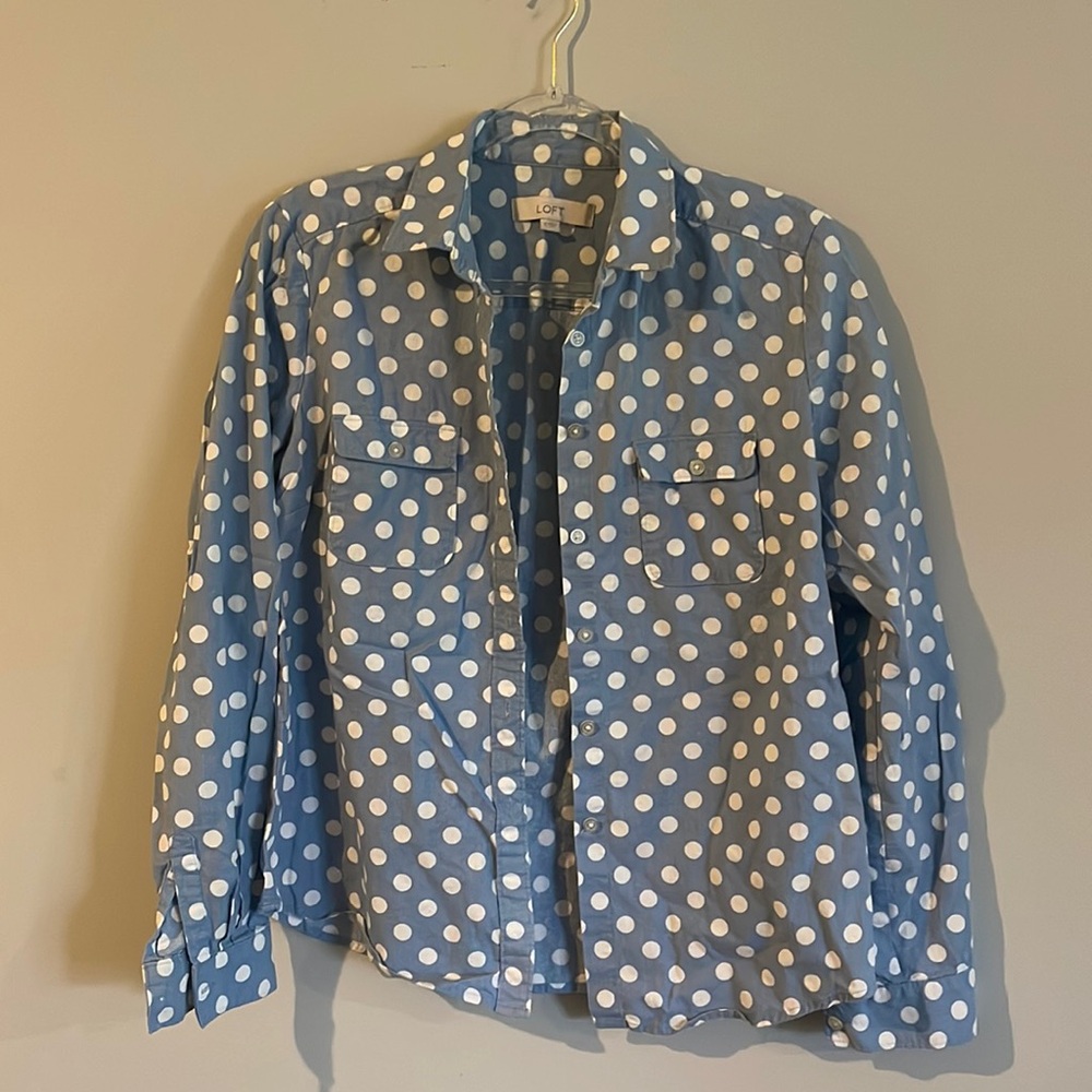 Beautiful button down loft shirt in excellent condition